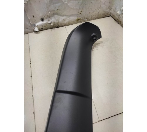 Обшивка двери багажника (верхняя)