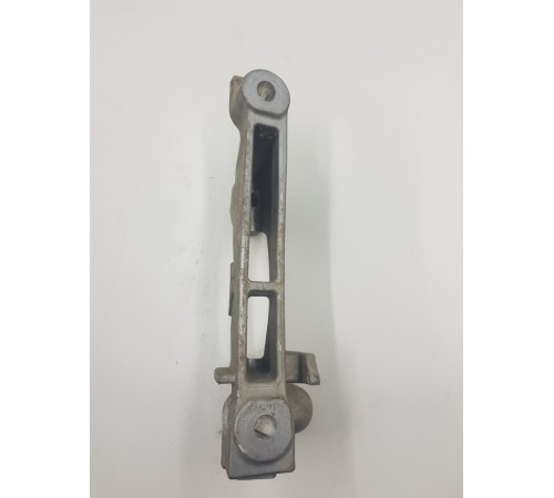 Кронштейн опоры двигателя правый