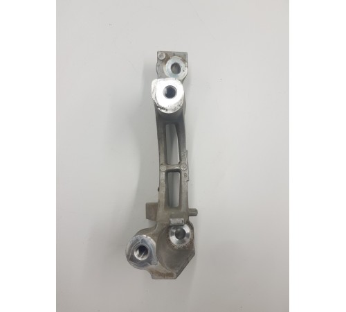 Кронштейн опоры двигателя правый