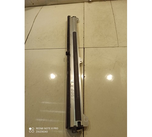 Шторка двери солнцезащитная(задняя левая)