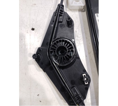 Стеклоподъемник (задний левый)