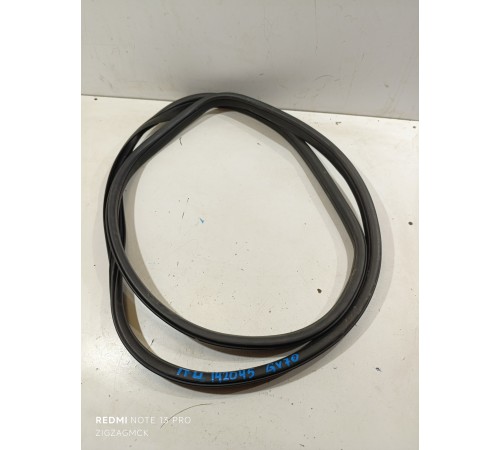 Уплотнитель проема двери передний левый