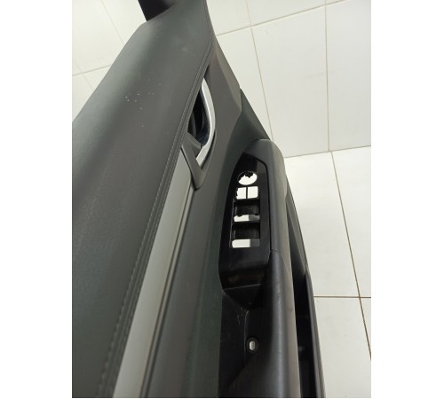 Обшивка двери передняя левая