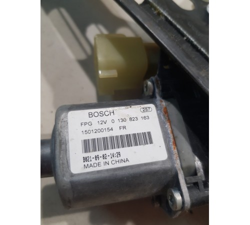 Стеклоподъемник передний правый в сборе