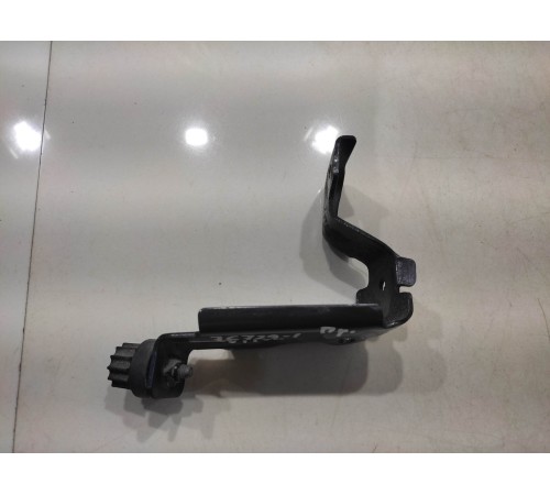 Крепление впускного коллектора(правое)