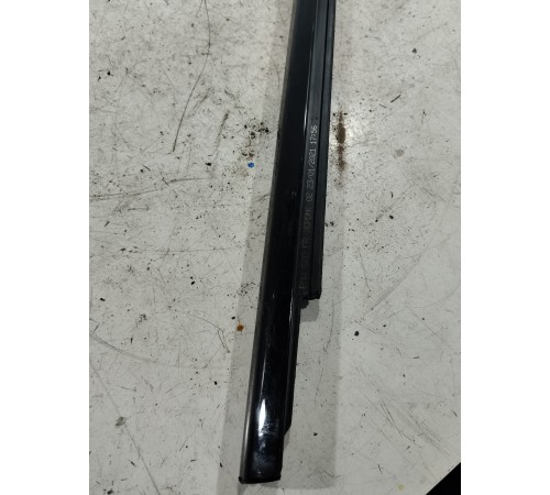 Молдинг стекла передний правый