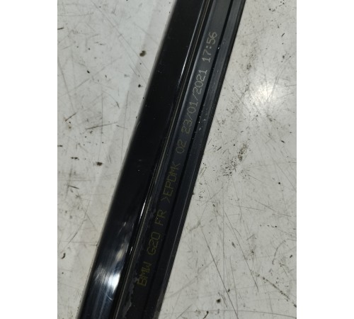 Молдинг стекла передний правый