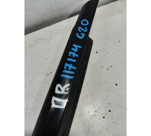 Молдинг стекла передний правый