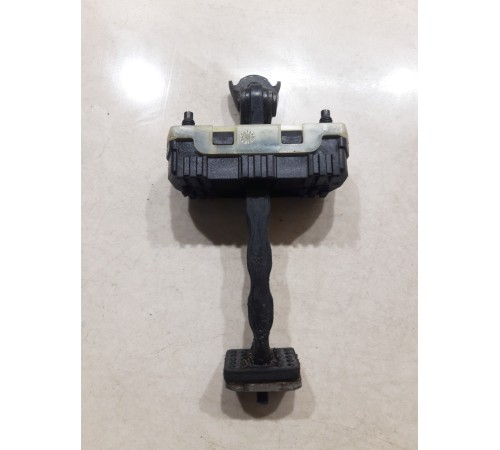 Ограничитель двери(передний левый)