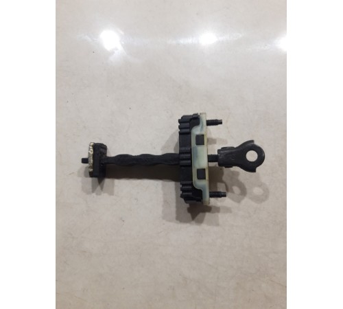 Ограничитель двери(передний левый)