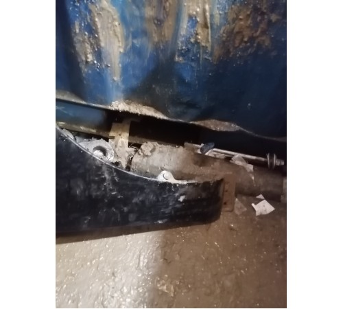 Крыло переднее правое