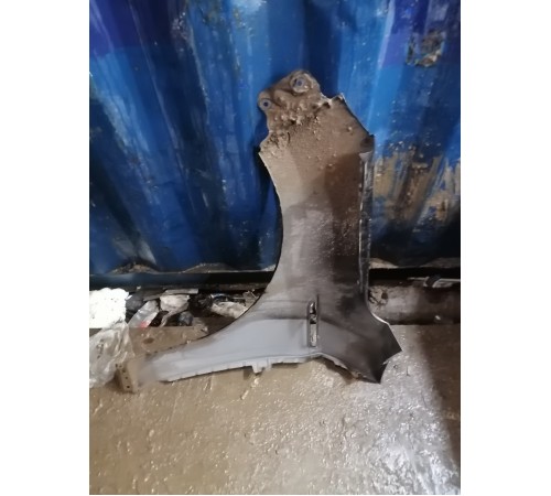 Крыло переднее правое