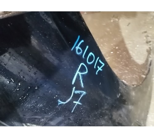 Крыло переднее правое