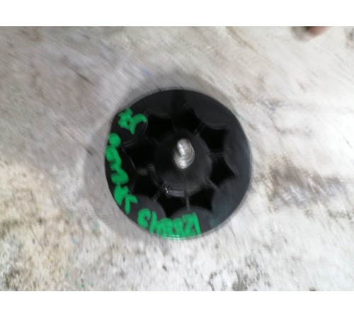 Болт крепления запаски 