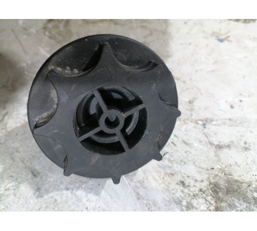 Болт крепления запаски 