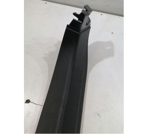 Обшивка двери багажника левая