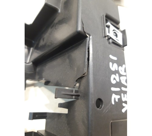 Кронштейн задней правой обшивки багажника