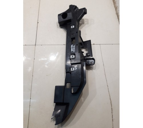 Кронштейн задней правой обшивки багажника