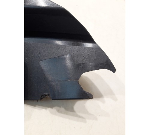 Кронштейн задней правой обшивки багажника