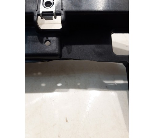 Кронштейн задней правой обшивки багажника