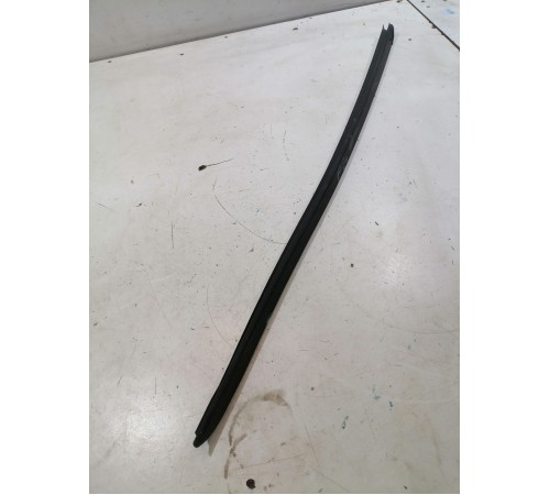 Молдинг лобового стекла правый