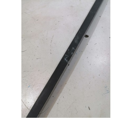 Молдинг лобового стекла правый