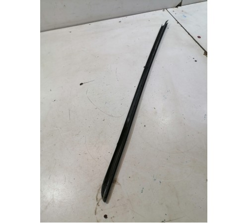 Молдинг лобового стекла правый