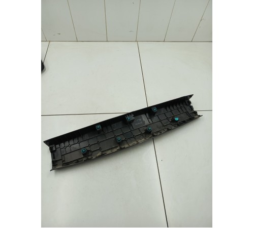 Обшивка двери крышки багажника