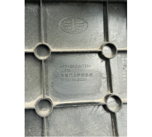 Обшивка двери крышки багажника