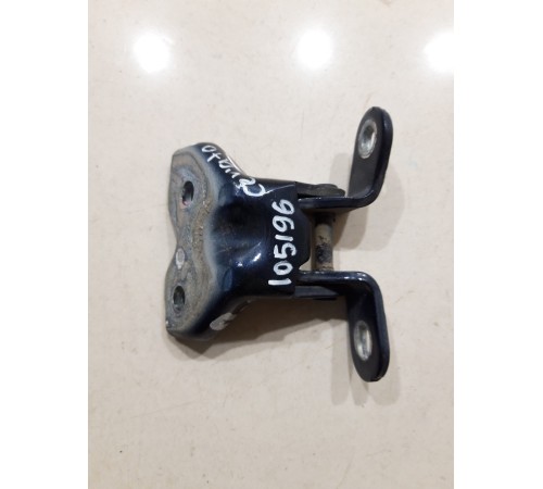 Петля двери(передняя левая нижняя)