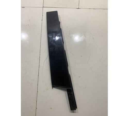 Накладка двери (передняя правая)