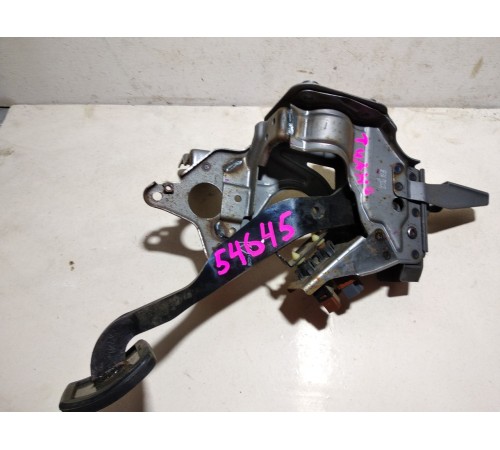 Педаль тормоза