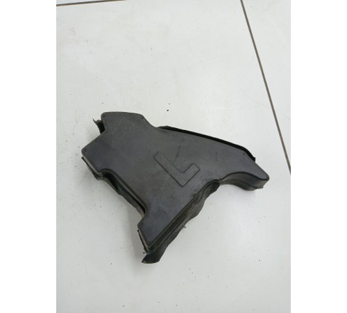 Уплотнитель крыла передний левый