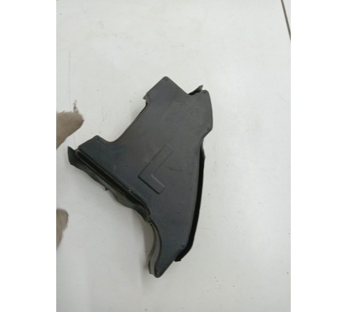 Уплотнитель крыла передний левый