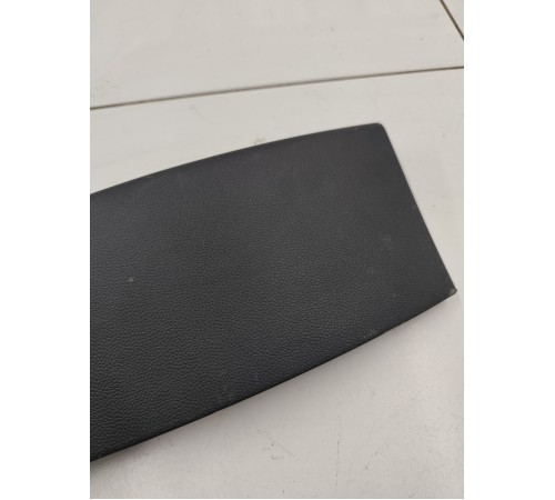 Накладка обшивки багажника правая