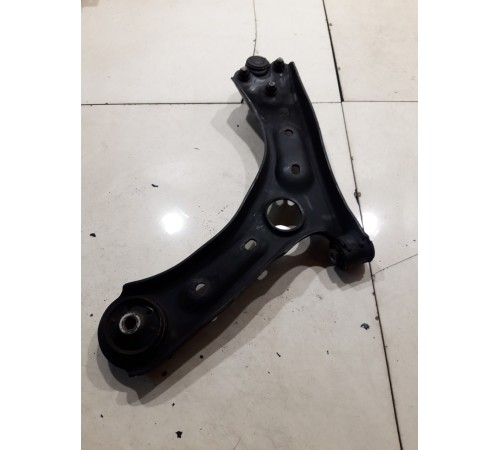 Рычаг подвески (передний правый нижний)