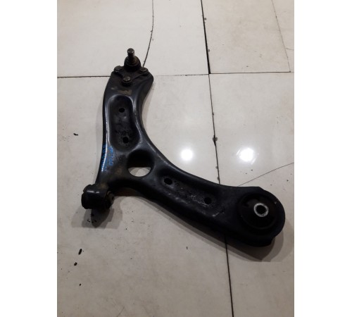 Рычаг подвески (передний правый нижний)