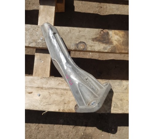 Кронштейн подвески радиатора