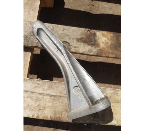 Кронштейн подвески радиатора