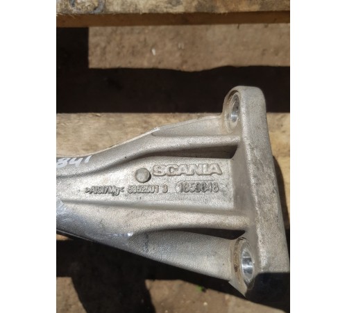 Кронштейн подвески радиатора