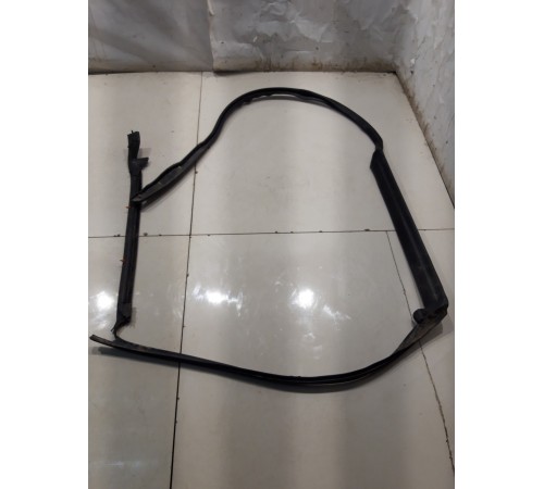 Уплотнитель двери (задний, правый)