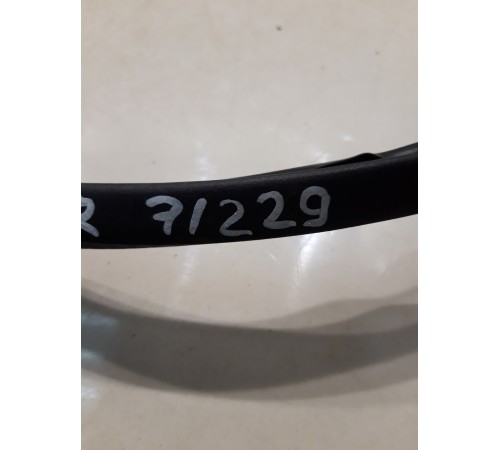 Уплотнитель двери (задний, правый)