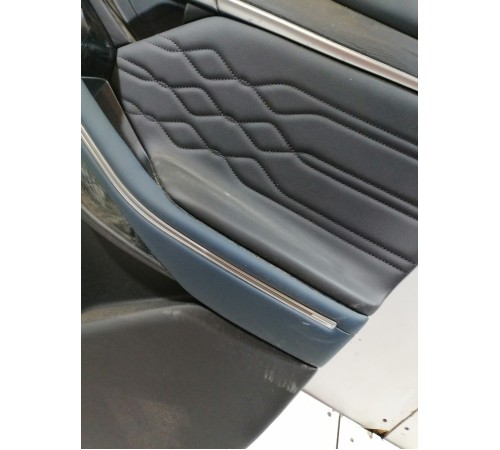 Обшивка двери передняя правая