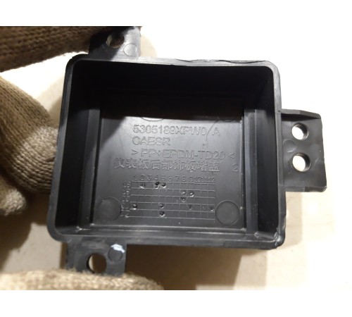 Заглушка задней панели центральной консоли