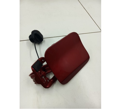 Лючок топливного бака с крышкой