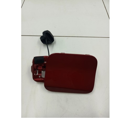 Лючок топливного бака с крышкой