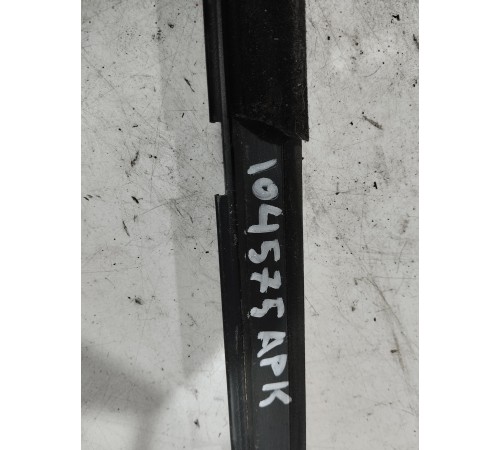 Молдинг стекла задний правый