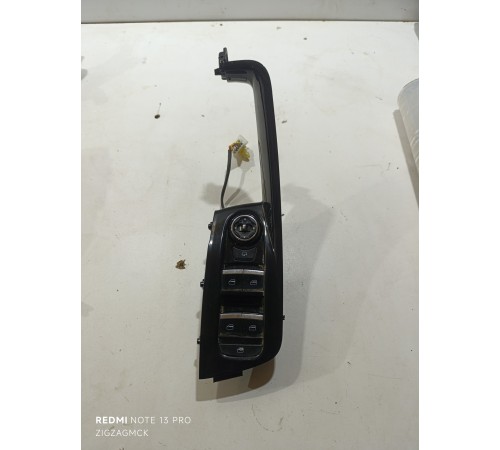 Блок управления стеклоподъемниками передний левый