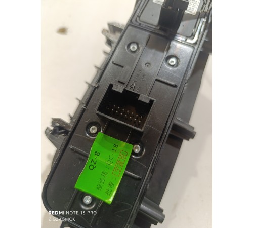 Блок управления стеклоподъемниками передний левый