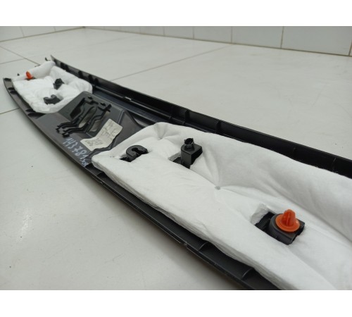 Обшивка замка багажника